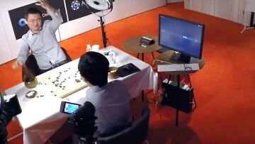 Ο υπολογιστής της Google νίκησε παγκόσμιο πρωταθλητή γνωστού παιχνιδιού 