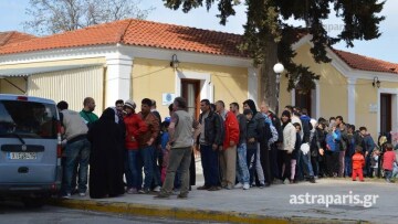 Πάνω από 1.200 μετανάστες έφτασαν σήμερα μόνο στη Χίο, αν και ο Βίτσας βλέπει «μειωμένες ροές»