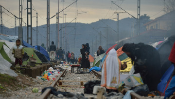 Επισήμως hotspot με χιλιάδες εγκλωβισμένους μετανάστες η Ελλάδα