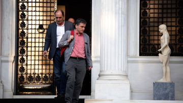«Παράθυρο» και για αύξηση των έμμεσων φόρων αφήνει η κυβέρνηση