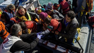 Πάνω από 1.300 μετανάστες και πρόσφυγες σήμερα στη Λέσβο!