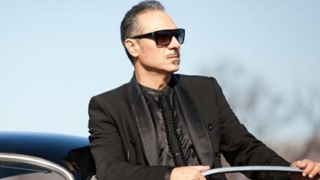 Πρόεδρος κυπριακής Βουλής κατά Νότη: Ρεσιτάλ ρατσισμού με τσίχλα και κομπολόι