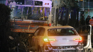 «Μαύρη χήρα» σκόρπισε το θάνατο στην Άγκυρα - Νταβούτογλου: Την επίθεση έκανε το ΡΚΚ