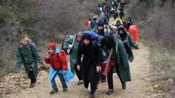 Ασφυκτιούν τα νησιά με 9.200 πρόσφυγες - 1.500 έφυγαν σε 24 ώρες από την Ειδομένη