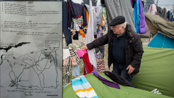 Δεν είμαι εγώ πίσω από τα φυλλάδια της Ειδομένης, λέει ο Γερμανός πολιτικός 