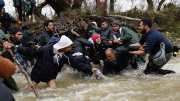 Πρέπει να δεχθεί πίσω η Ελλάδα τους πρόσφυγες που πέρασαν στα Σκόπια; Δείτε τι προβλέπει συμφωνία του 2007