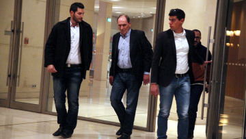 Τέλος τραπεζικών συναλλαγών ζήτησε ξανά η κυβέρνηση 