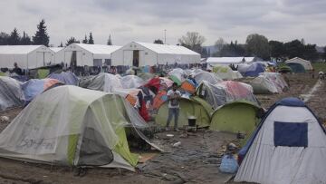 Χειροτερεύει η κατάσταση στην Ειδομένη, έκκληση στους πρόσφυγες να φύγουν