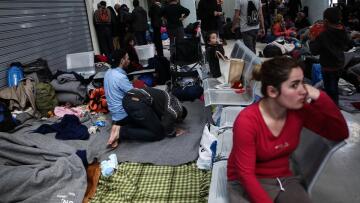 «Ασφυκτιά» ο Πειραιάς με 4.500 πρόσφυγες 