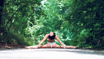 Ελληνίδα δασκάλα pole dancing αναστατώνει το Ντουμπάι