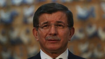 Νταβούτογλου: Να ωφεληθούν και η Ευρώπη και η Τουρκία από την απόφαση για το προσφυγικό