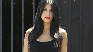 Η Κόρτνεϊ Καρντάσιαν «τάραξε» το Instagram με το ανύπαρκτο μπικίνι της 