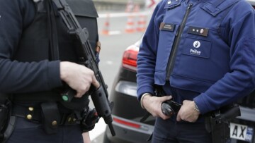 Βρυξέλλες: Έρευνες σε σπίτια για τον εντοπισμό των δραστών των πολύνεκρων επιθέσεων