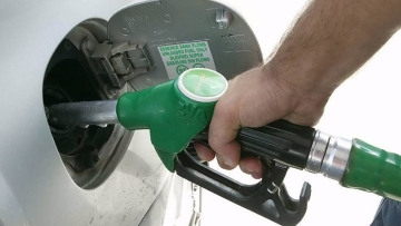 «Μπαράζ» φόρων σε βενζίνη, ρεύμα και φυσικό αέριο 