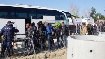 Μόνο τρία λεωφορεία με πρόσφυγες αναχώρησαν σήμερα από την Ειδομένη