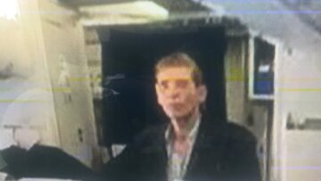 Η πρώτη φωτογραφία του αεροπειρατή στην Κύπρο μέσα από το Airbus