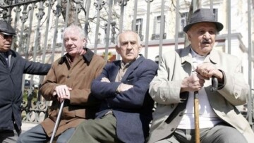 «Βουτιά» των νέων συντάξεων κατά 30% απαιτεί το ΔΝT