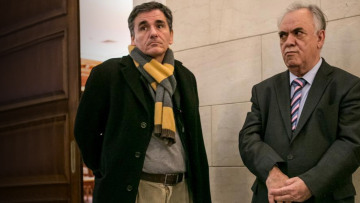 Νέα μέτρα 5,5 δισ. ευρώ- «Μαχαίρι» στις συντάξεις απαιτεί το ΔΝΤ 