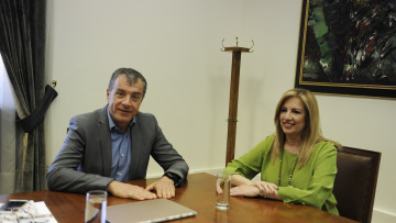 Σύσταση επιτροπής διαλόγου αποφάσισαν Φώφη-Θεοδωράκης