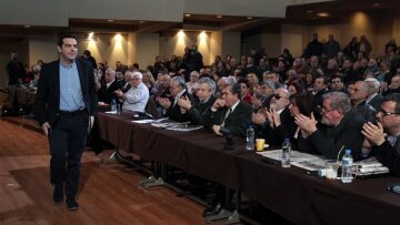 Προσφυγικό: Ο ΣΥΡΙΖΑ αντιπολιτεύεται τον ΣΥΡΙΖΑ