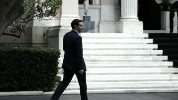 Μαξίμου: Ξορκίζει τις εκλογές, περιμένει την αξιολόγηση εντός του Απριλίου