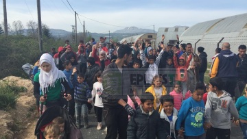 Πορεία προσφύγων στα Ιωάννινα: «Ανοίξτε τα σύνορα» 