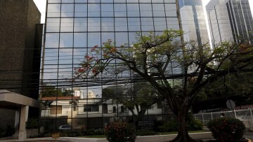 Panama Papers: Πώς οι πλούσιοι του πλανήτη έκρυβαν περιουσίες από τις πρώην τους