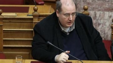 Κόντρα Φίλη - Βορίδη για την παρουσία κληρικών στα σχολεία