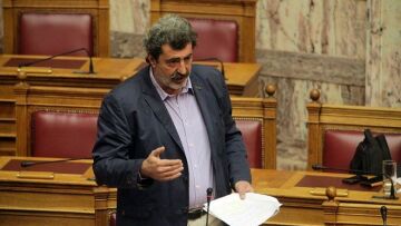 Οι γιατροί καταγγέλλουν τον Πολάκη για αδιαφάνεια στις εξετάσεις για τους ειδικευόμενους