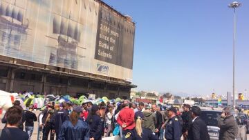 «Μέλη» ΜΚΟ αποτρέπουν τους πρόσφυγες να φύγουν από τον Πειραιά