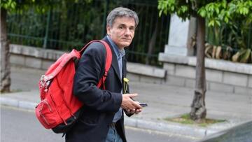 Έρχονται νέα μέτρα: Φόροι σοκ σε καύσιμα, λογαριασμούς κινητών