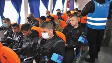 «Μπλόκο» στις επαναπροωθήσεις από ΜΚΟ και μετανάστες