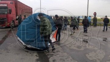 Αποχώρησαν οι πρόσφυγες από την Εθνική οδό Θεσσαλονίκης-Ευζώνων