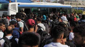 Απελπισία και χάος σε Ειδομένη, Πειραιά και Χίο