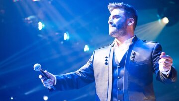 Video: Ο Παντελής Παντελίδης τραγουδούσε και ο πατέρας του χόρευε ζεϊμπέκικο