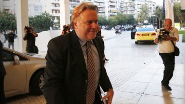 «Σφαγή» στις επικουρικές: Σενάριο κουρέματος έως και 40%