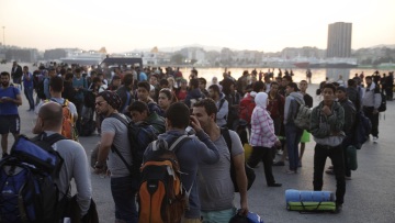 Σε 4.550 ανέρχονται οι μετανάστες και οι πρόσφυγες στο λιμάνι του Πειραιά