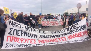 Διαδήλωση αλληλεγγύης στους πρόσφυγες στο λιμάνι του Πειραιά