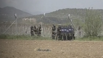 Σκοπιανοί αστυνομικοί μπήκαν σε ελληνικό έδαφος και επιτέθηκαν σε μετανάστες