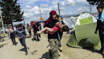 Ειδομένη: Τρία παιδιά κάτω των 10 ετών τραυματισμένα από τις πλαστικές σφαίρες των Σκοπιανών