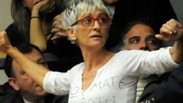 Νέο επεισόδιο με την ακτιβίστρια του Μαξίμου και την κότα!