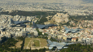 Φωτογραφίες: Τα αμερικανικά μαχητικά F-15 πάνω από την Ακρόπολη