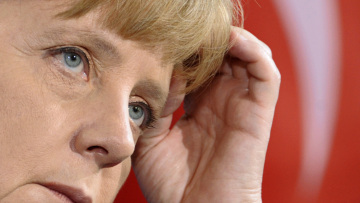 Κριτική σε Μέρκελ για το «ναι» στην έρευνα του Γερμανού ηθοποιού