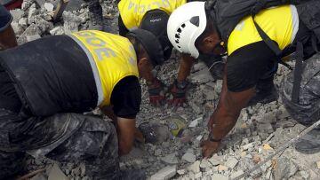 Εικόνες σοκ από τα 7,8 Ρίχτερ στον Ισημερινό: Στους 272 οι νεκροί