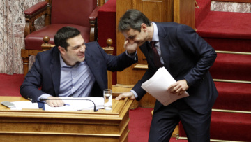 Τσίπρας-Μητσοτάκης: Από τις βαριοπούλες στις... χαρούλες