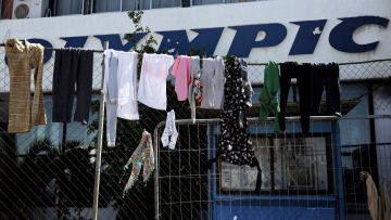 12 αστυνομικοί για τους μετανάστες στο Ελληνικό και μόνο δύο αστυνομικοί για όλη τη Νοτιοανατολική Αττική! 