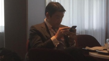 Γκλεν Κιμ: Ο Κορεάτης σύμβουλος... πήγε και στο Άμστερνταμ