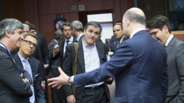 Στο Eurogroup το παζάρι για τα μέτρα 9 δισ. και το χρέος