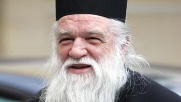 Αμβρόσιος κατά Φίλη: Να του... σαπίσει το χέρι αν υπογράψει διατάγματα αθεΐας 