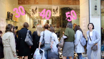 Πτώση 7% στον πασχαλινό τζίρο των καταστημάτων - Αρχίζουν οι εκπτώσεις